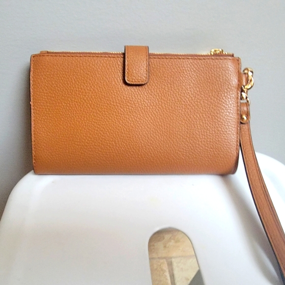 Michael Kors jet Set phone wristlet wallet - Picture 3 of 3